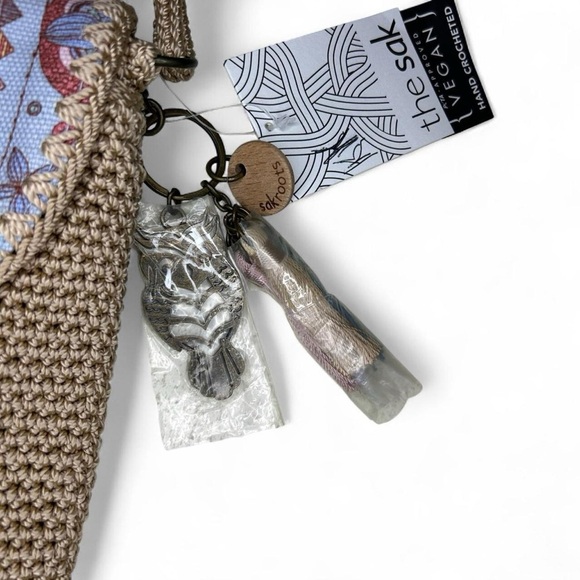 NWT Sakroots Owl Crochet Fold-Over Crossbody –Tan Pink & Blue & Tassels - Picture 4 of 8